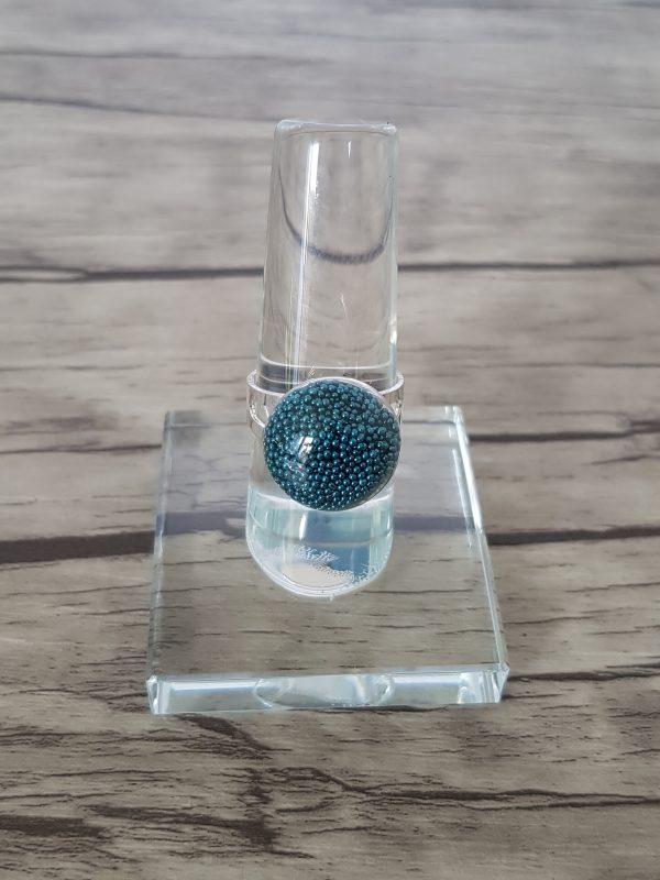 Bague dôme verre soufflé et micro-billes bleu canard