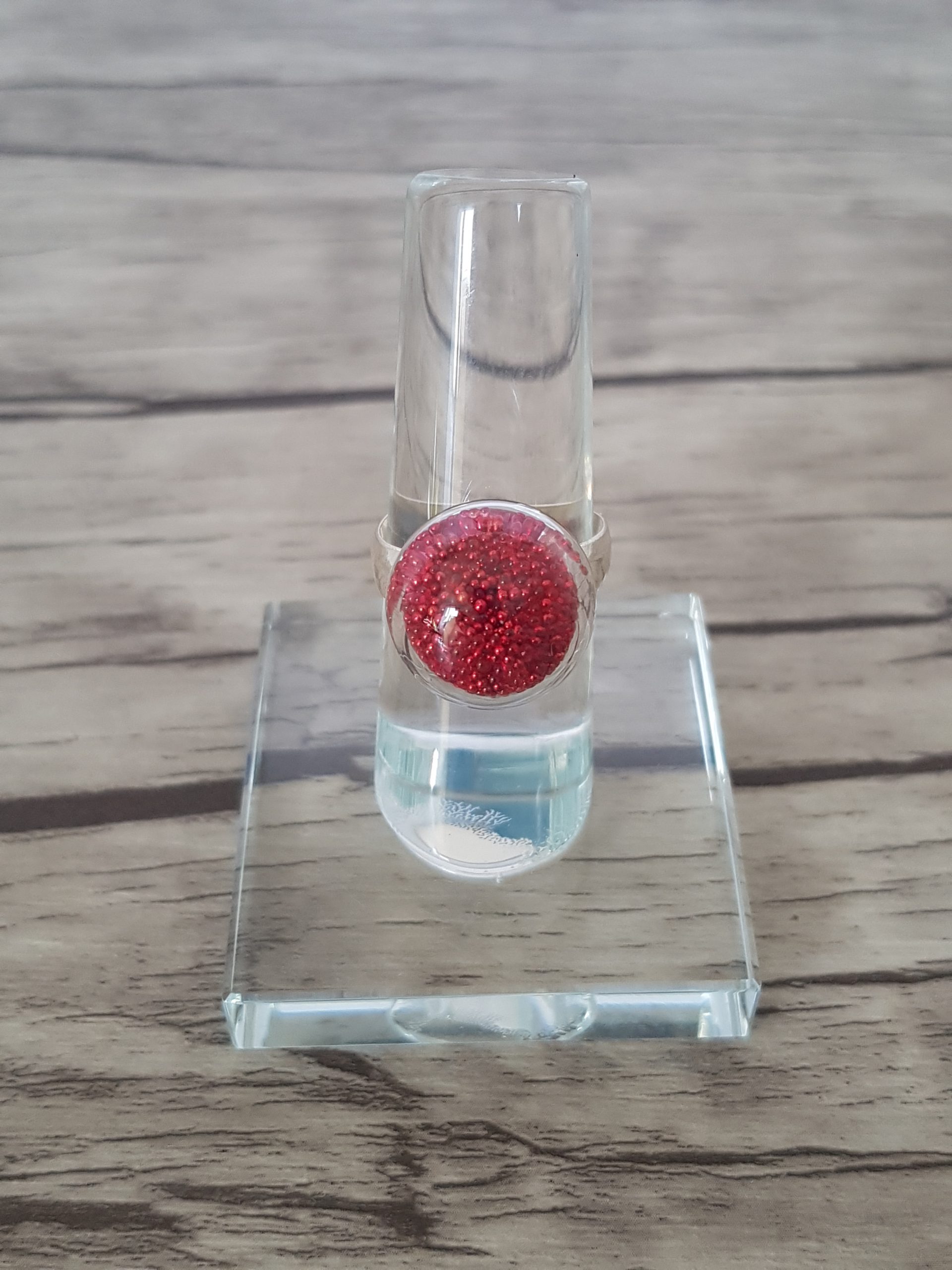 Bague dôme verre soufflé et micro-billes rouge