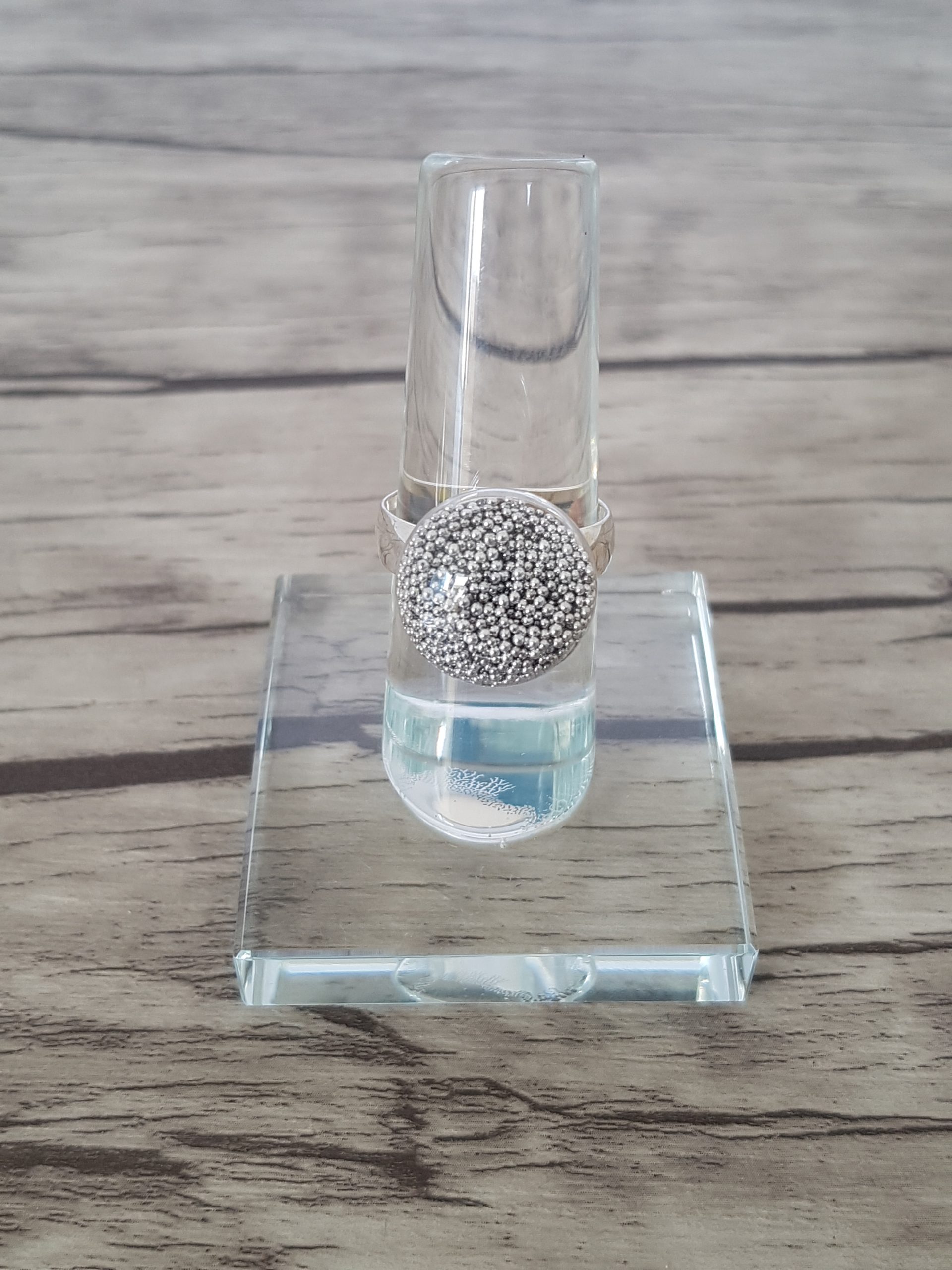 Bague dôme verre soufflé et micro-billes gris