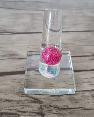 Bague dôme verre soufflé et micro-billes fuchsia