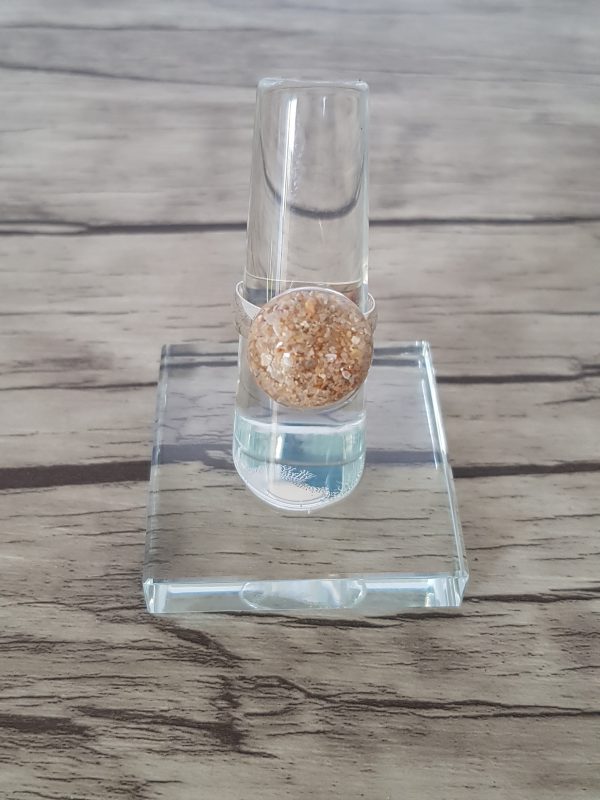 Bague dôme verre soufflé et sable d'Oléron
