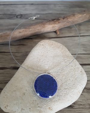 Collier bulle de verre et micro-billes marine