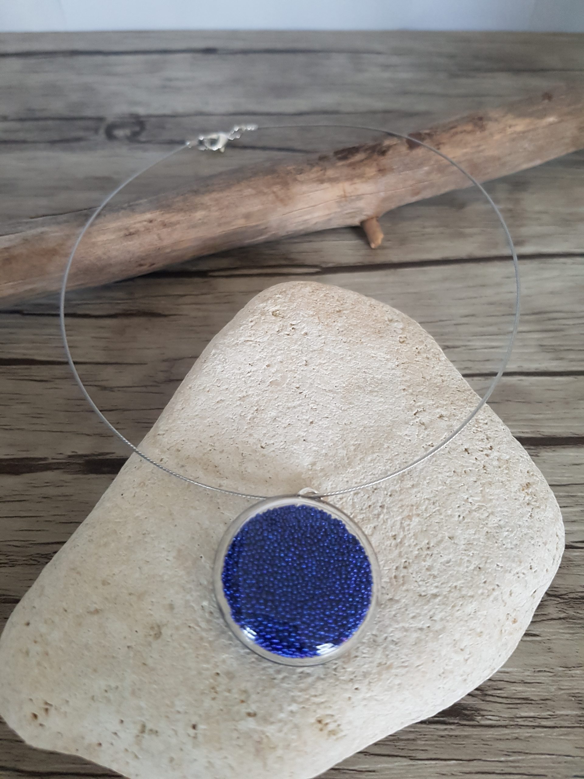 Collier bulle de verre et micro-billes marine