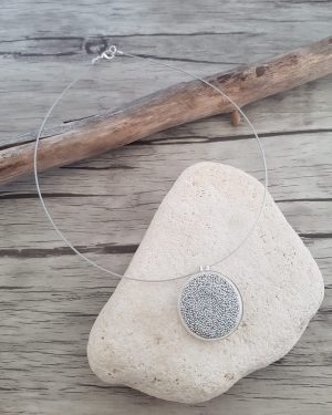 Collier bulle de verre et micro-billes gris