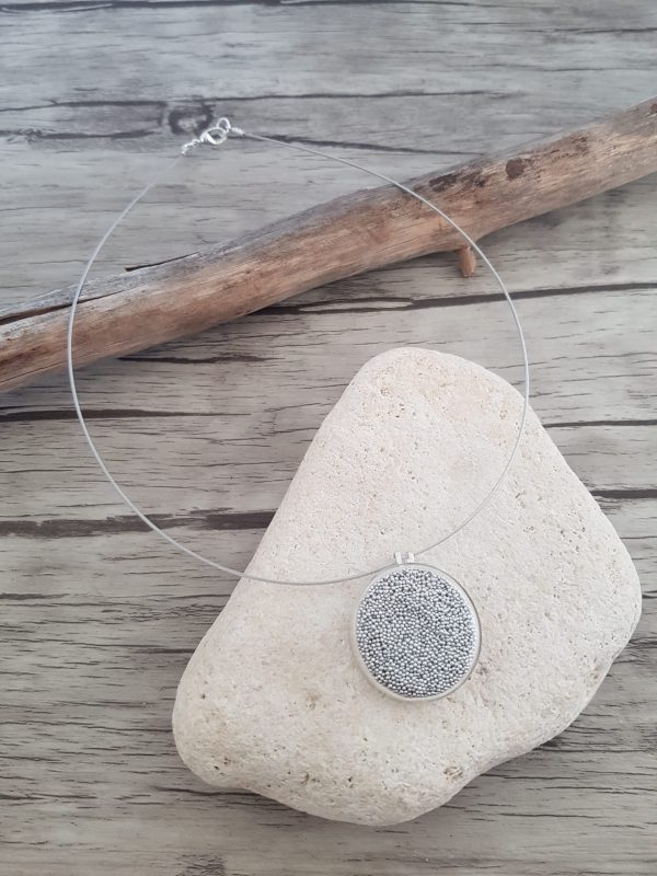 Collier bulle de verre et micro-billes gris