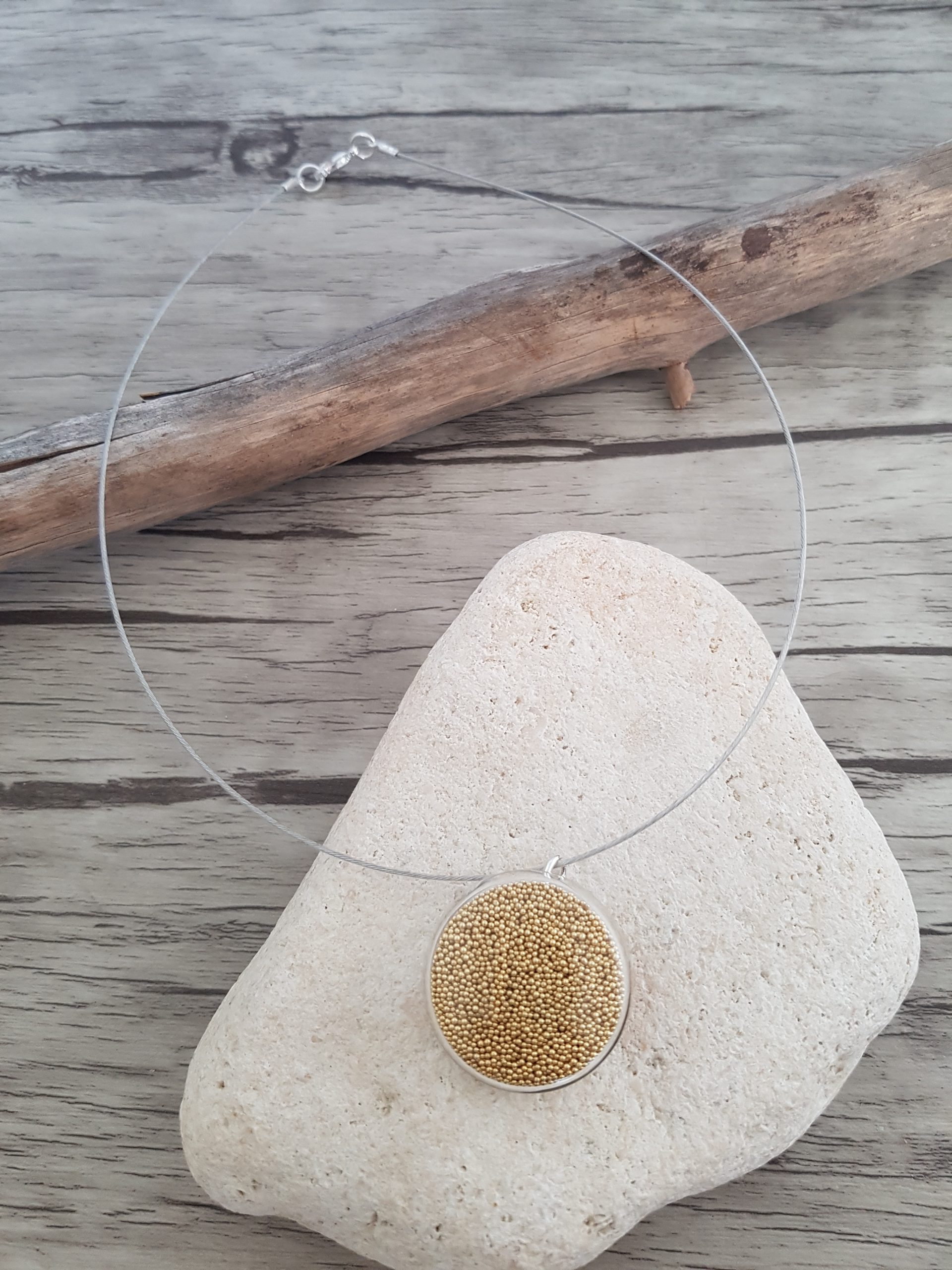 Collier bulle de verre et micro-billes dorées