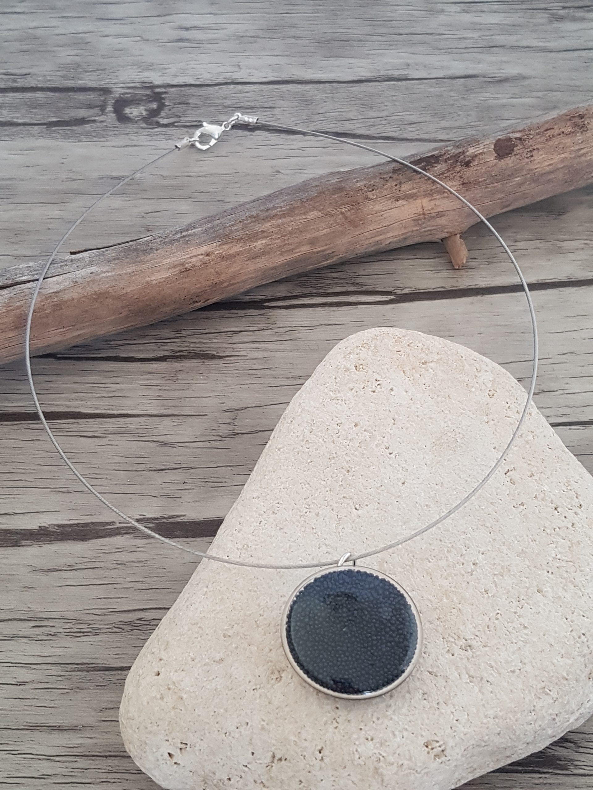 Collier bulle de verre et micro-billes noir