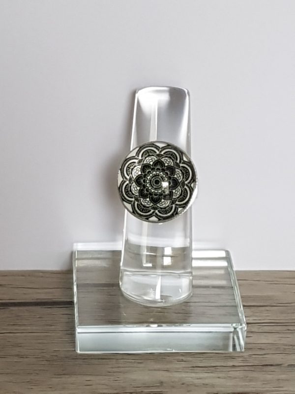 bague cabochon mandala volutes noir