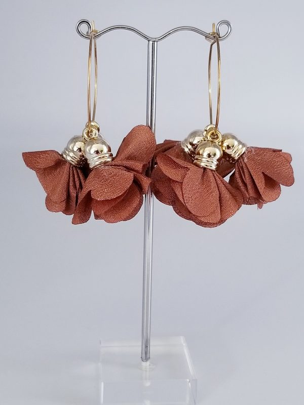 Boucles d'oreilles créoles et froufrous marron