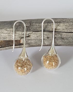 Boucles d'oreilles longues en verre soufflé et sable d'Oléron