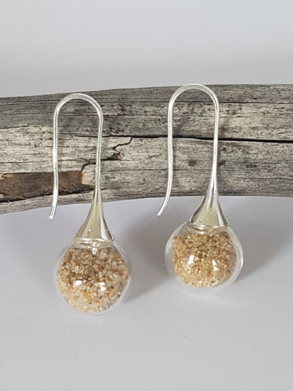 Boucles d'oreilles longues en verre soufflé et sable d'Oléron