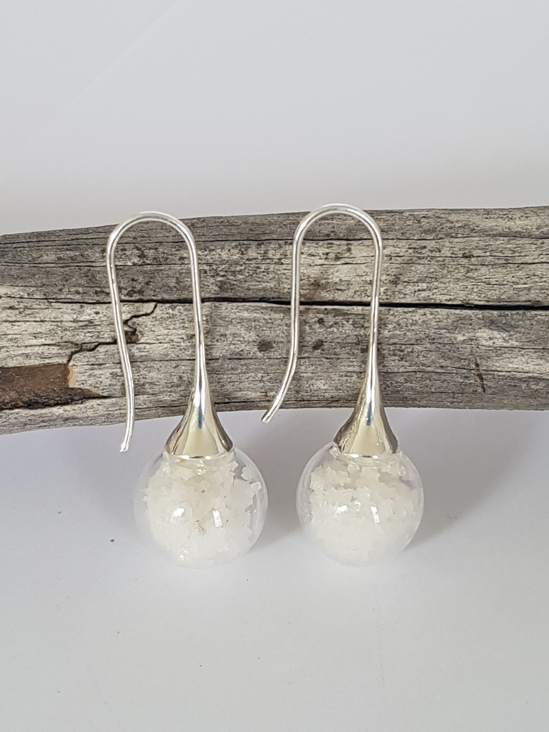 Boucles d'oreilles longues en verre soufflé et fleur de sel d'Oléron