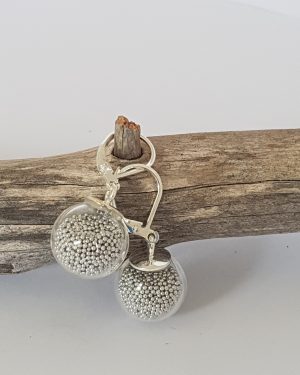 Boucles d'oreilles dormeuses bulles de verre et micro-billes gris