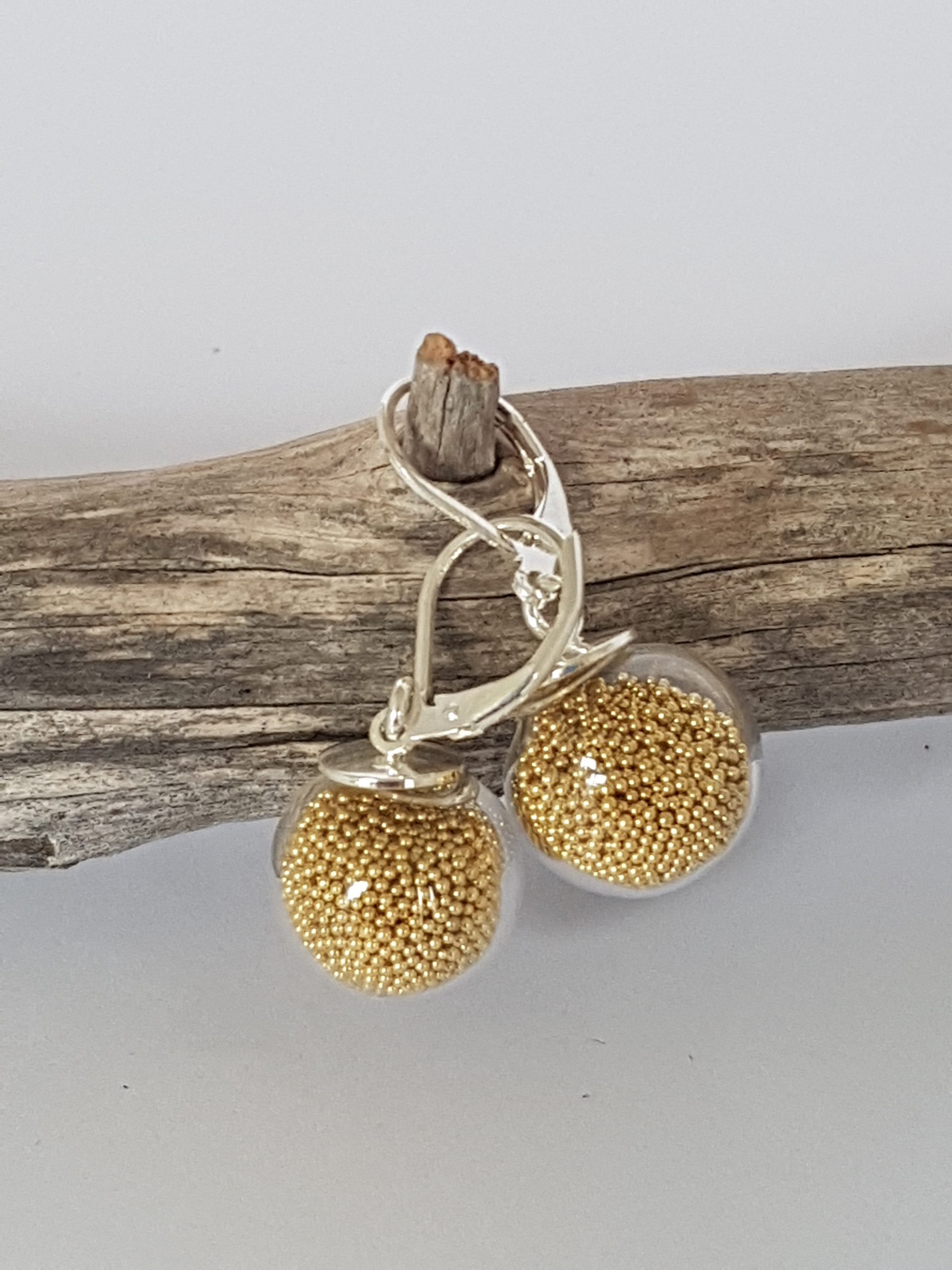 Boucles d'oreilles dormeuses bulles de verre et micro-billes doré