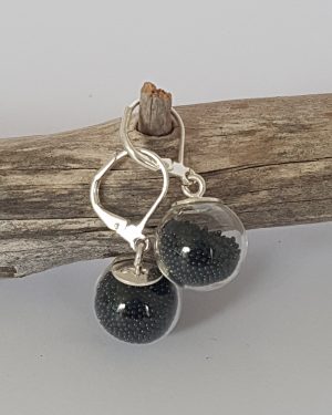 Boucles d'oreilles dormeuses bulles de verre et micro-billes noir