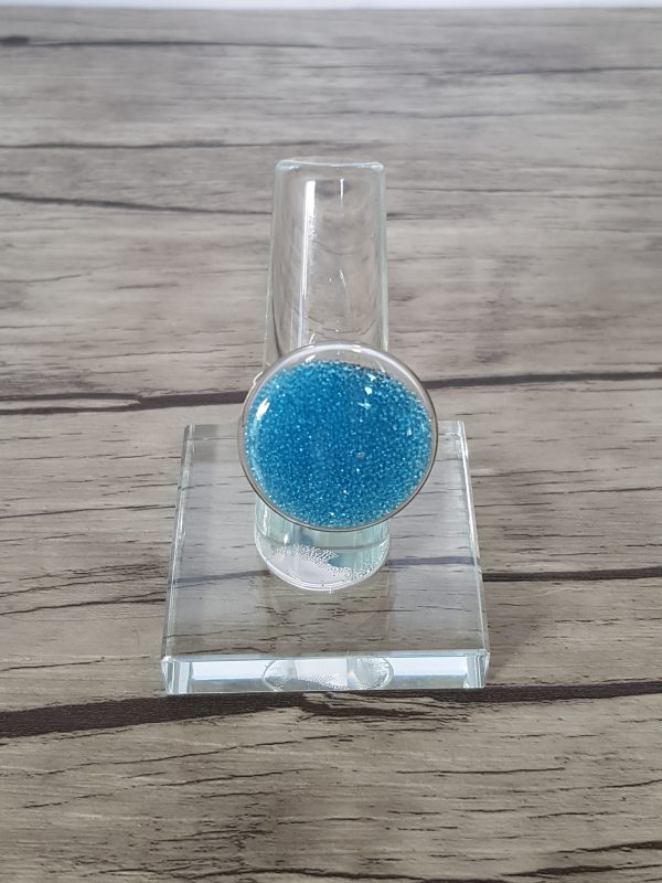 Bague bulle de verre disque et  micro-billes bleu clair