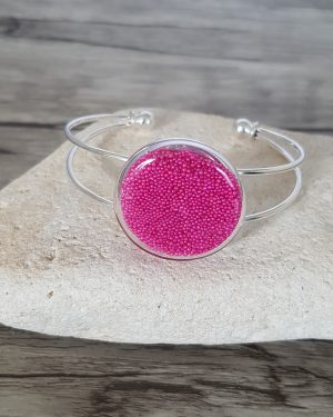 Bracelet capsule de verre et micro-billes fuchsia