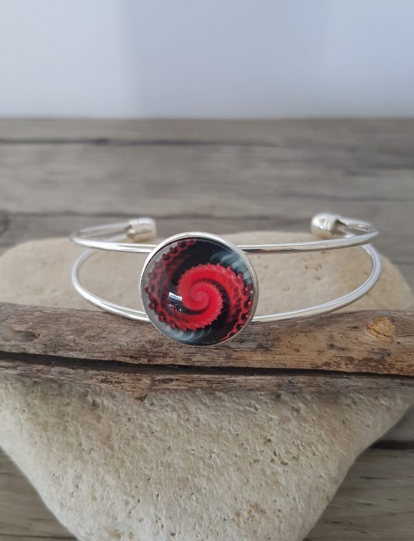 Bracelet cabochon spirale rouge et noir