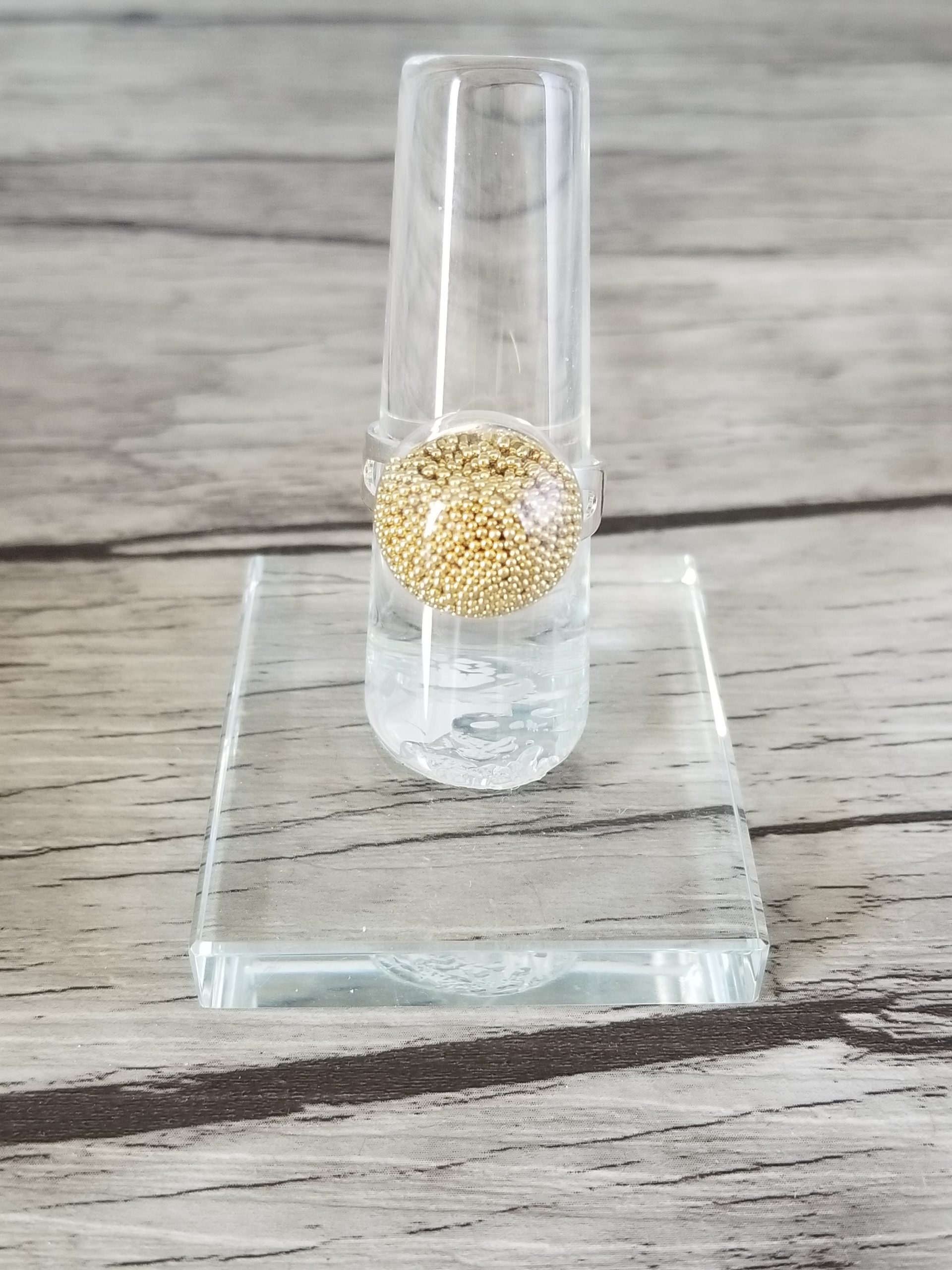 Bague dôme verre soufflé et micro-billes doré