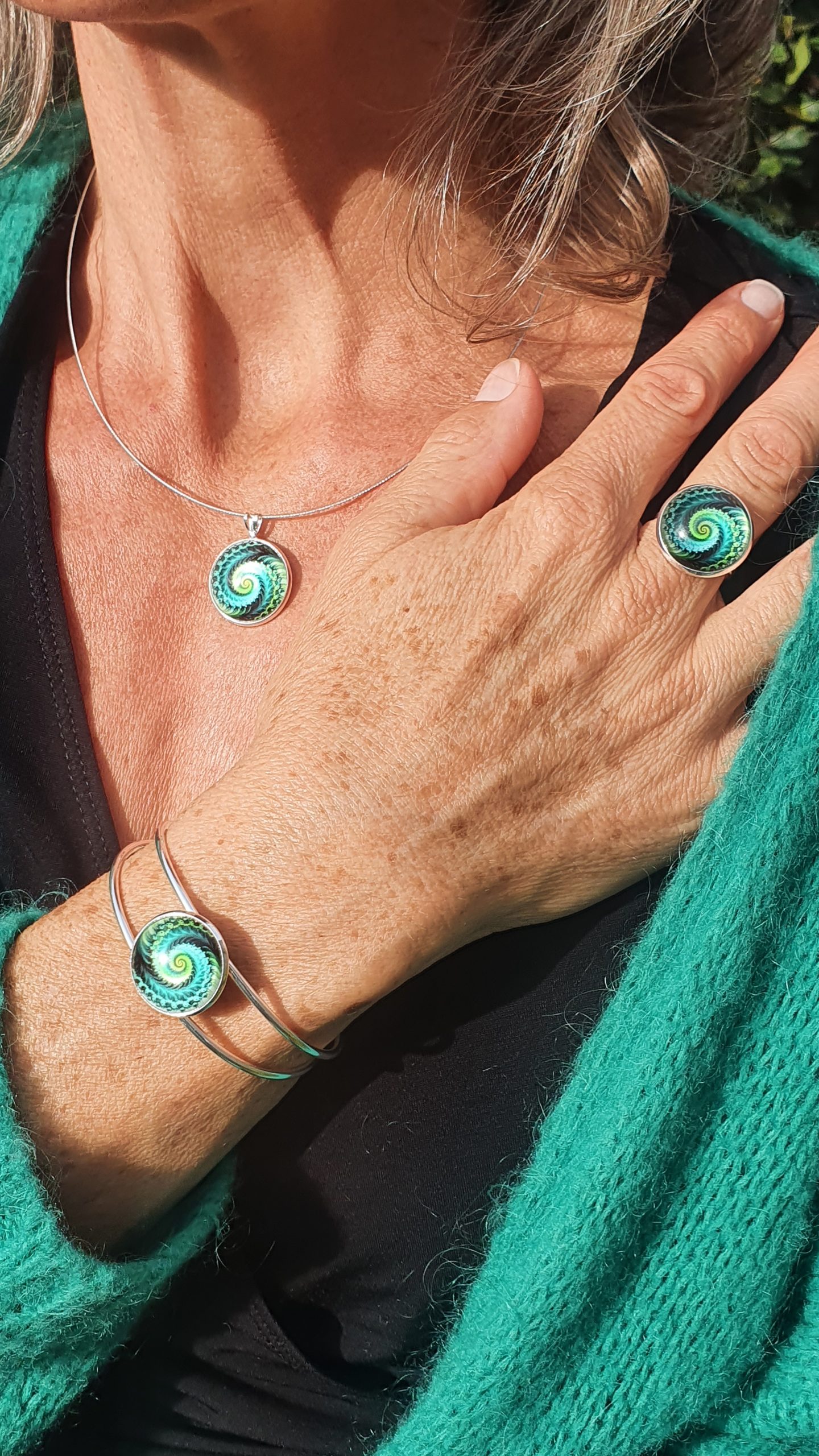 Parure cabochon spirale verte et noire – Image 2