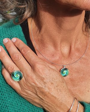 Parure cabochon spirale verte et noire