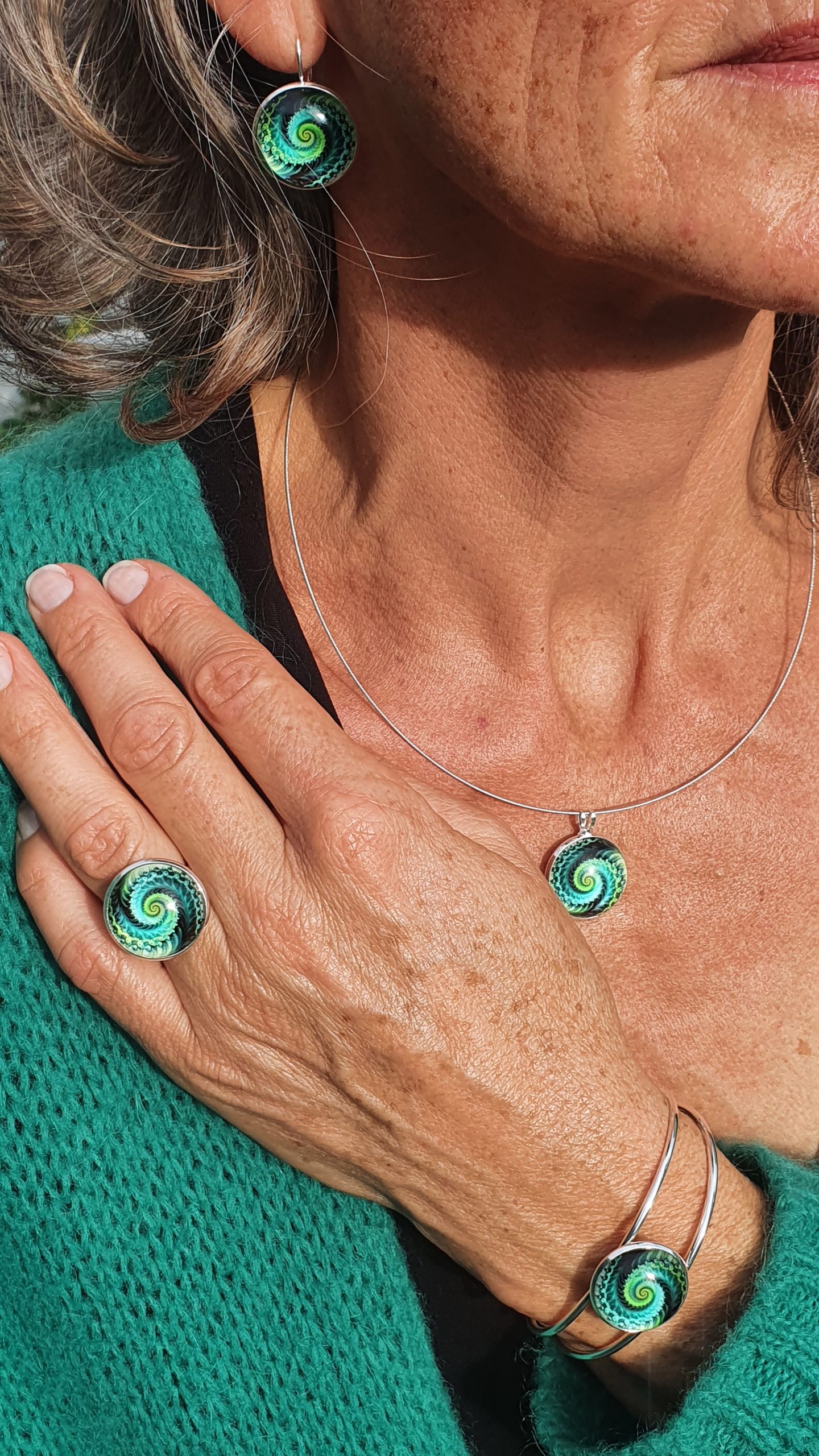 Parure cabochon spirale verte et noire