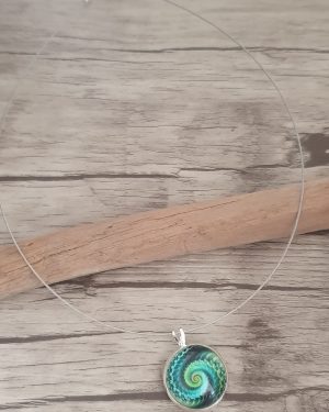 Collier pendentif cabochon spirale vert et noir