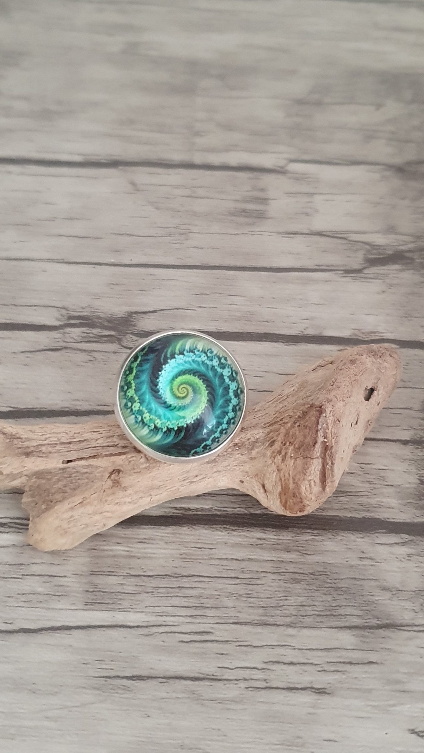Bague cabochon spirale verte et noire